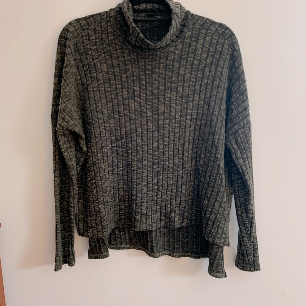 American Eagle sweater size small barely worn